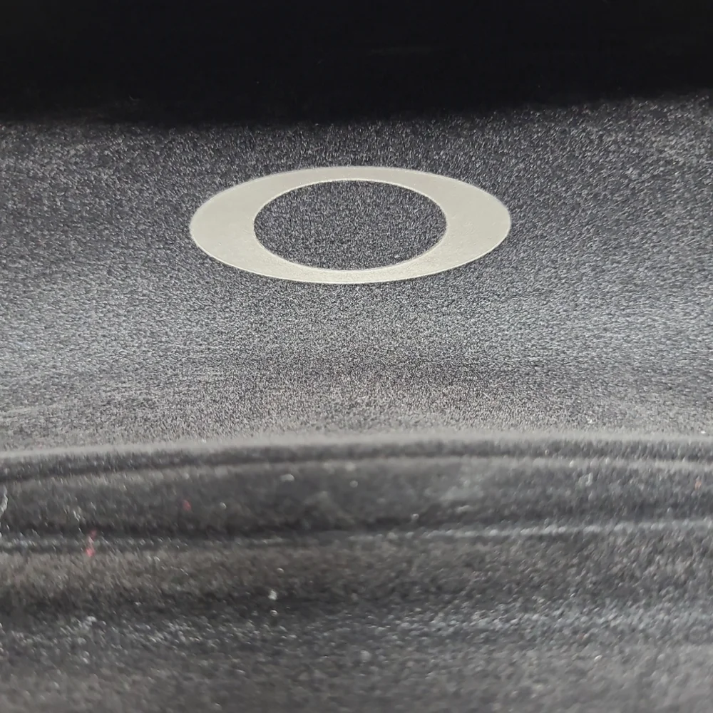 OAKLEY BLACK GLASSES/SUNGLASSES HARDSHELL CASE - CASE ONLY